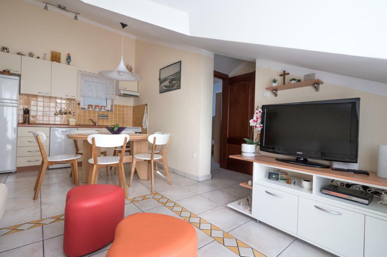 Apartman Nena Turanj Ngoại thất bức ảnh
