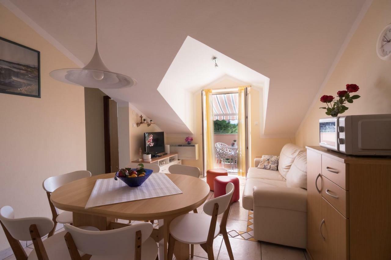 Apartman Nena Turanj Ngoại thất bức ảnh