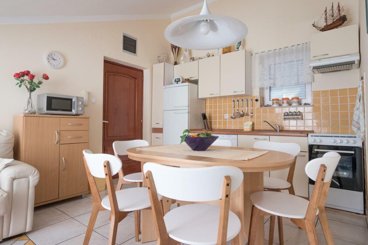 Apartman Nena Turanj Ngoại thất bức ảnh