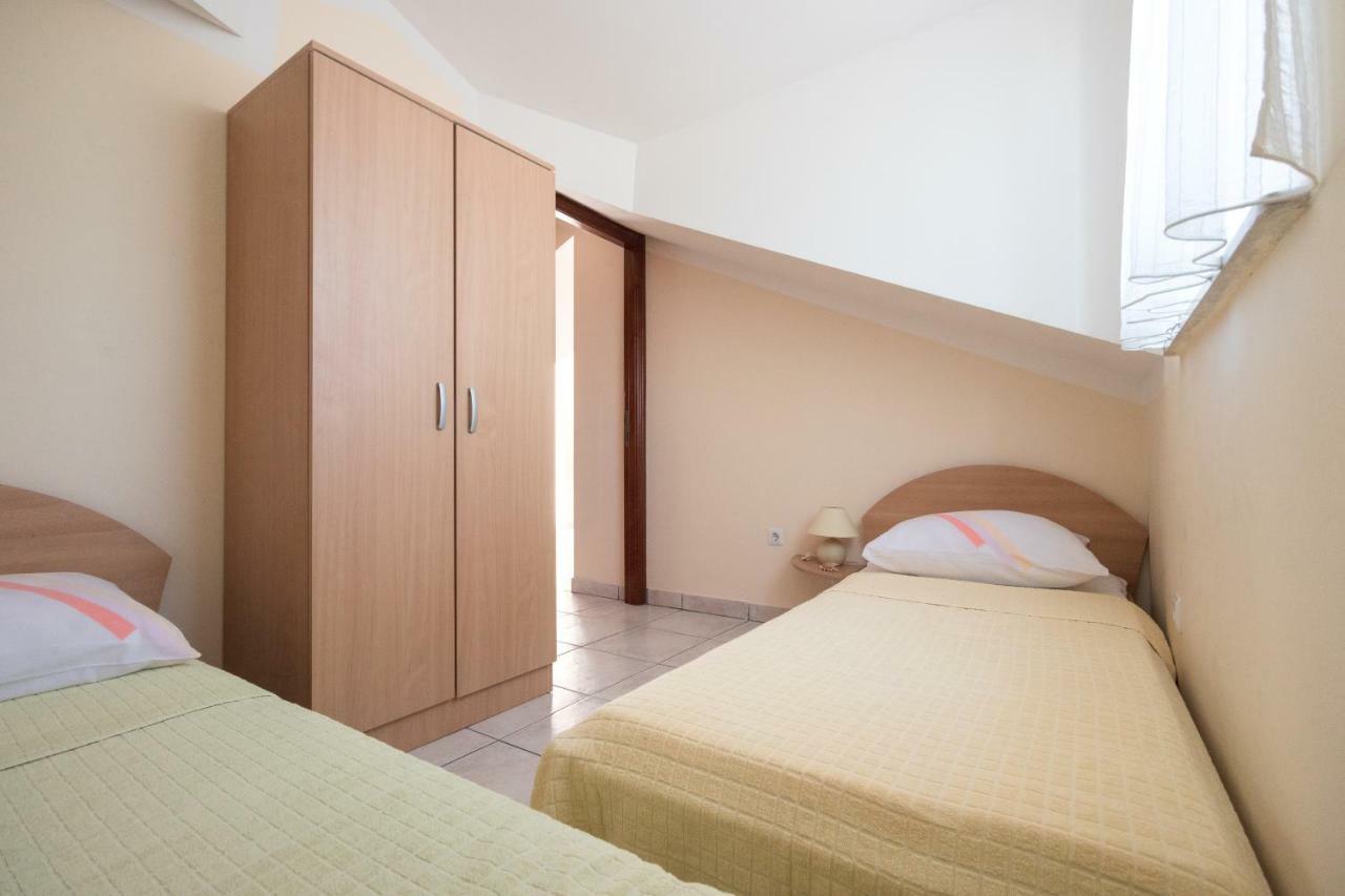 Apartman Nena Turanj Ngoại thất bức ảnh