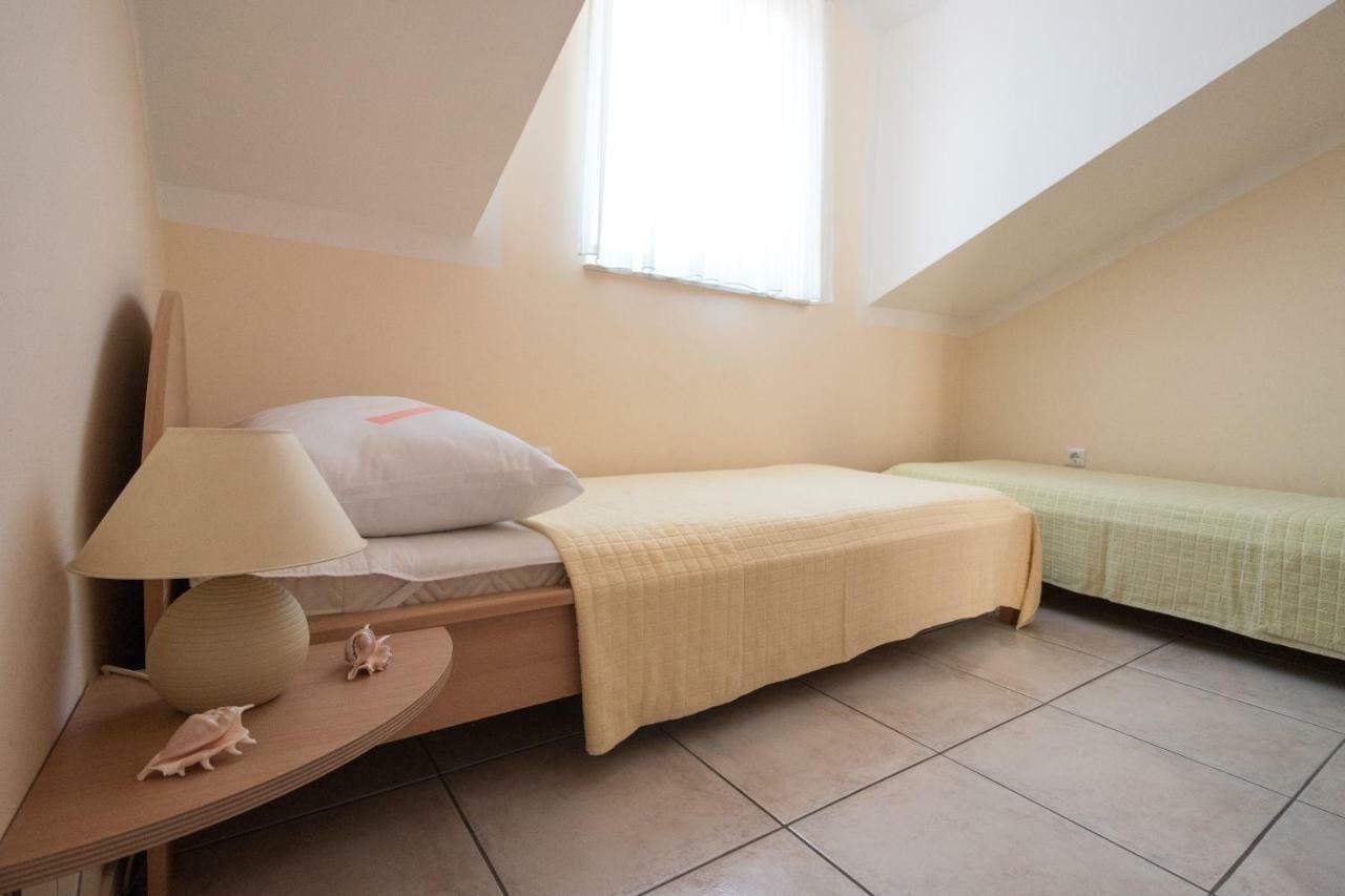 Apartman Nena Turanj Ngoại thất bức ảnh